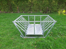 Load image into Gallery viewer, Beast Bale Feeder