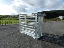 Load image into Gallery viewer, Cadet Cattle Crush