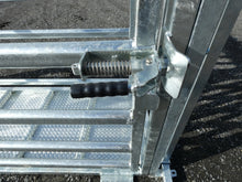 Load image into Gallery viewer, Cadet Cattle Crush