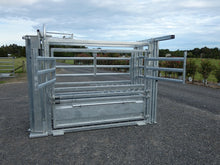 Load image into Gallery viewer, Master Cattle Crush